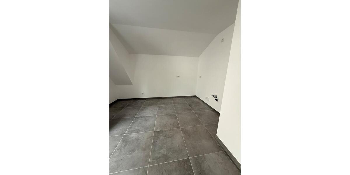 Dachgeschoßwohnung Engelskirchen - 4 Zimmer, 85 m&sup2;, 900&euro; | Angebot:27547849