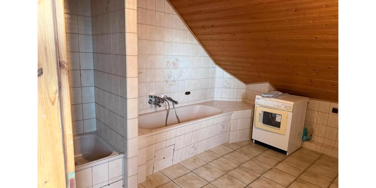 Dachgeschoßwohnung Wiehl - 2 Zimmer, 94 m&sup2;, 800&euro; | Angebot:27552043