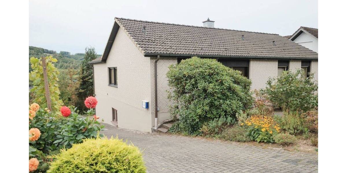 Einfamilienhaus Bergneustadt - Wiedenest Wiedenest - 7 Zimmer, 210 m&sup2;, 245.000&euro; | Angebot:26036624