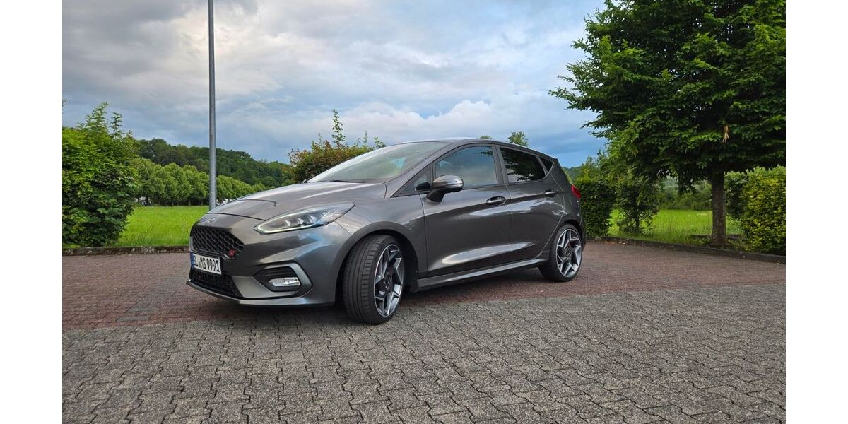 Ford Fiesta 85.000 km 16.890 &euro; Overath 51491