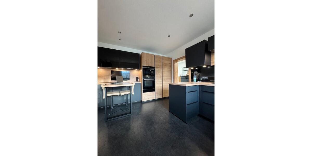 Einfamilienhaus Wissen - 6 Zimmer, 260 m&sup2;, 3.700&euro; | Angebot:26424936