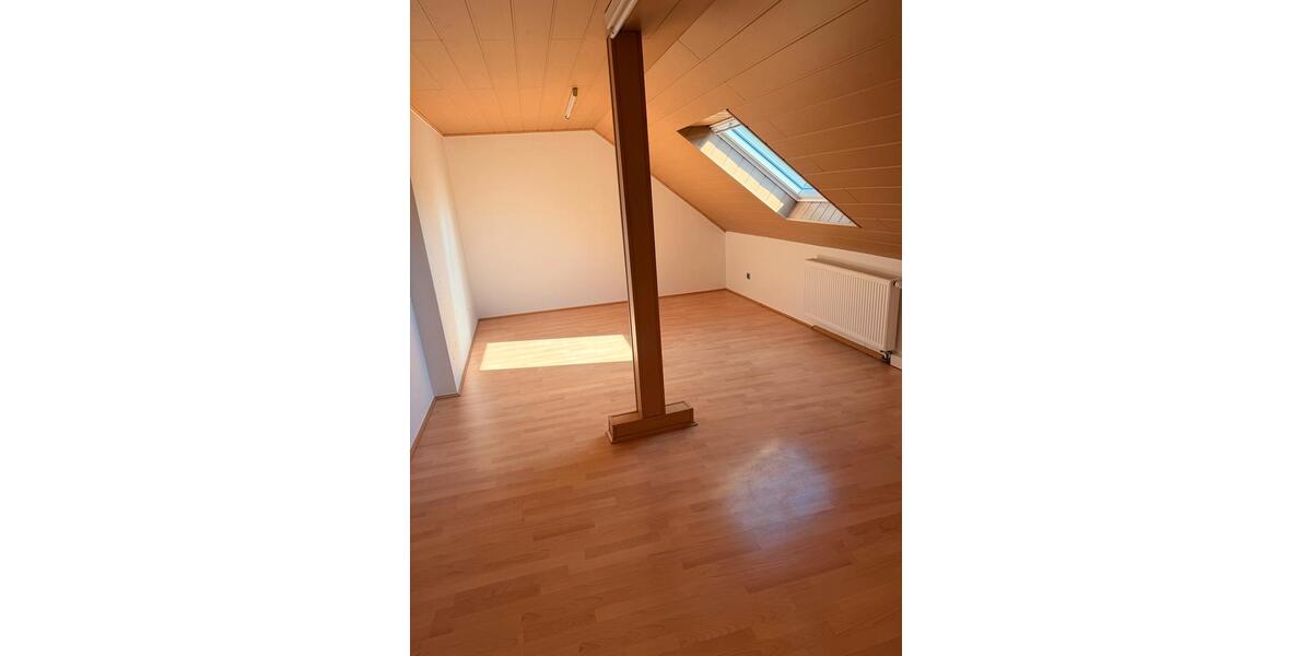 Dachgeschoßwohnung Gummersbach Berstig Süd - 3 Zimmer, 84 m&sup2;, 625&euro; | Angebot:27568626