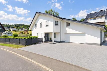 Haus Marienheide - 7 Zimmer, 216 m&sup2;, 680.000&euro; | Angebot:27579989