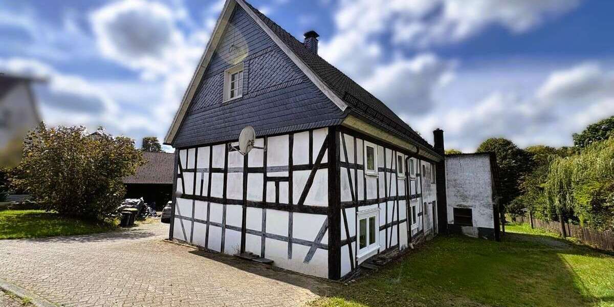 Einfamilienhaus Reichshof - 6 Zimmer, 150 m&sup2;, 499.000&euro; | Angebot:27443972