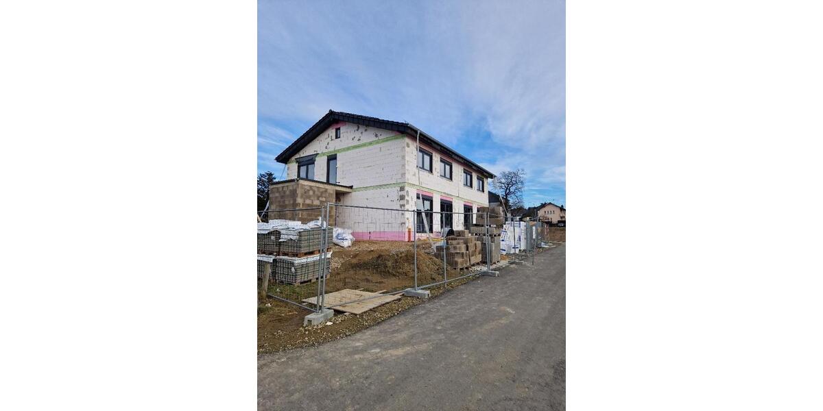 Doppelhaushälfte Waldbröl - 4 Zimmer, 130 m&sup2;, 1.500&euro; | Angebot:26443329