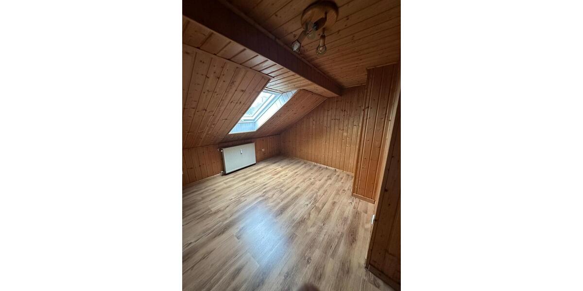 Dachgeschoßwohnung Gummersbach Berstig Süd - 3 Zimmer, 80 m&sup2;, 760&euro; | Angebot:26441258