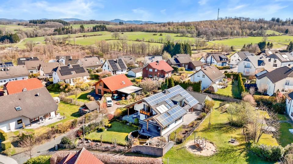 Einfamilienhaus Wenden - 7 Zimmer, 221 m&sup2;, 669.000&euro; | Angebot:26251739