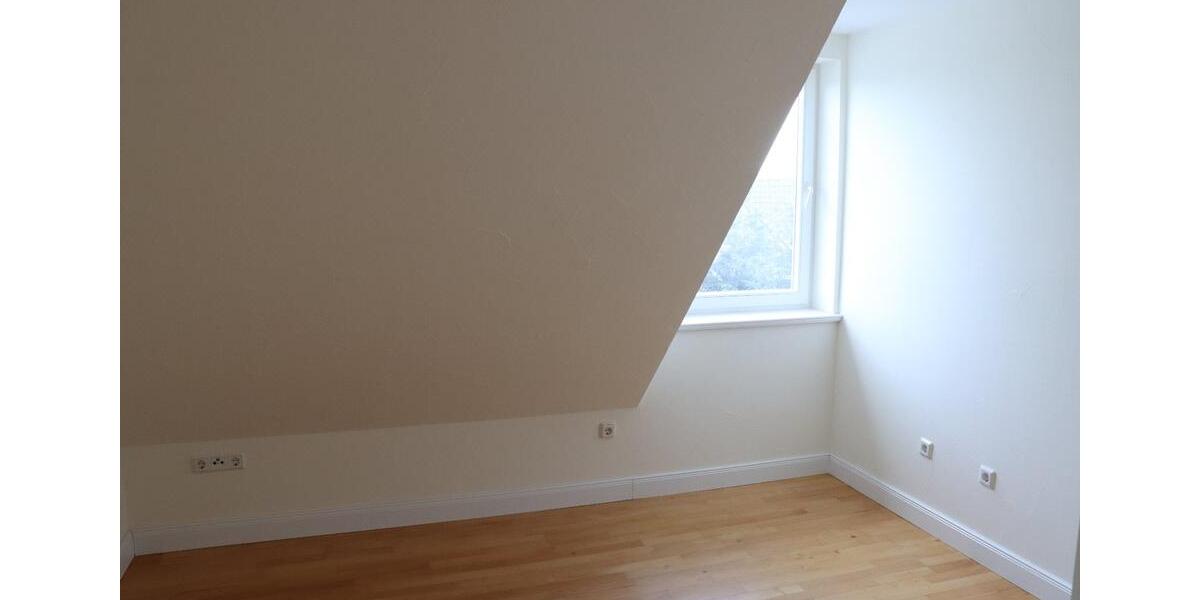 Dachgeschoßwohnung Overath - 2.5 Zimmer, 74 m&sup2;, 860&euro; | Angebot:27605581