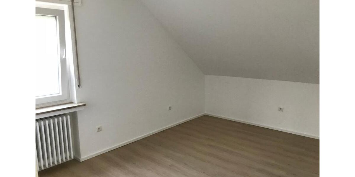 Dachgeschoßwohnung Freudenberg - 3.5 Zimmer, 105 m&sup2;, 990&euro; | Angebot:25790464