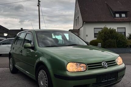 VW Golf 233.000 km 2.500 &euro; olpe 57462