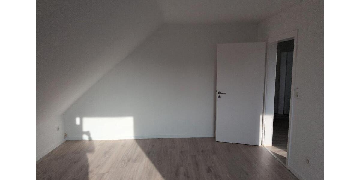 Dachgeschoßwohnung Freudenberg - 3 Zimmer, 64 m&sup2;, 608&euro; | Angebot:26147175