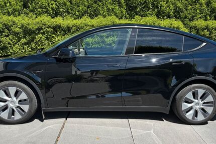 Tesla Model Y 23.929 km 38.900 &euro; Gummersbach 51647