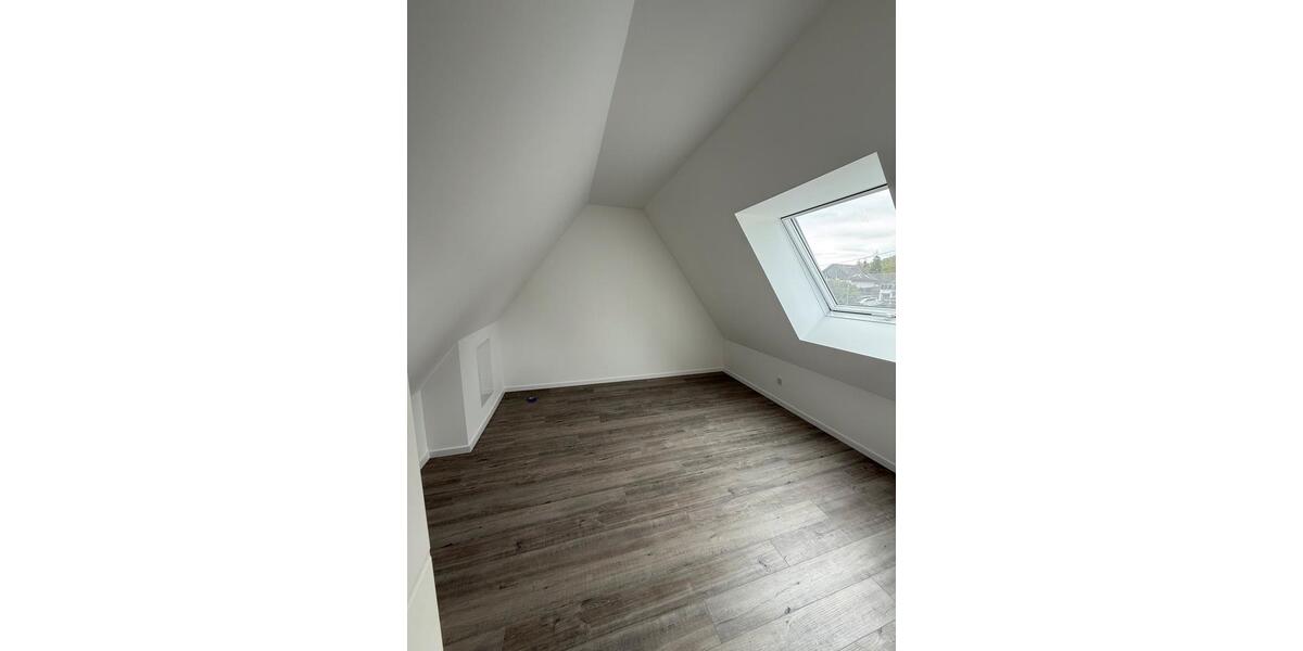 Dachgeschoßwohnung Engelskirchen - 4 Zimmer, 85 m&sup2;, 900&euro; | Angebot:27547849