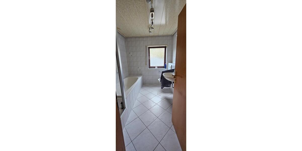 Dachgeschoßwohnung Overath - 4 Zimmer, 105 m&sup2;, 1.050&euro; | Angebot:27587217