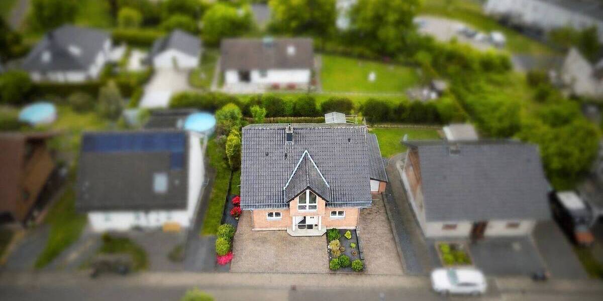 Mehrfamilienhaus, Wohnhaus Eitorf - 7 Zimmer, 270 m&sup2;, 549.000&euro; | Angebot:26874960