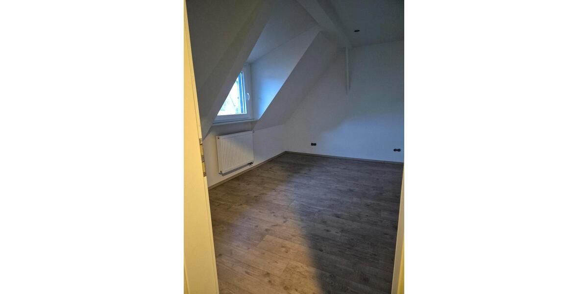 Dachgeschoßwohnung Lüdenscheid - 3 Zimmer, 80 m&sup2;, 550&euro; | Angebot:25207107