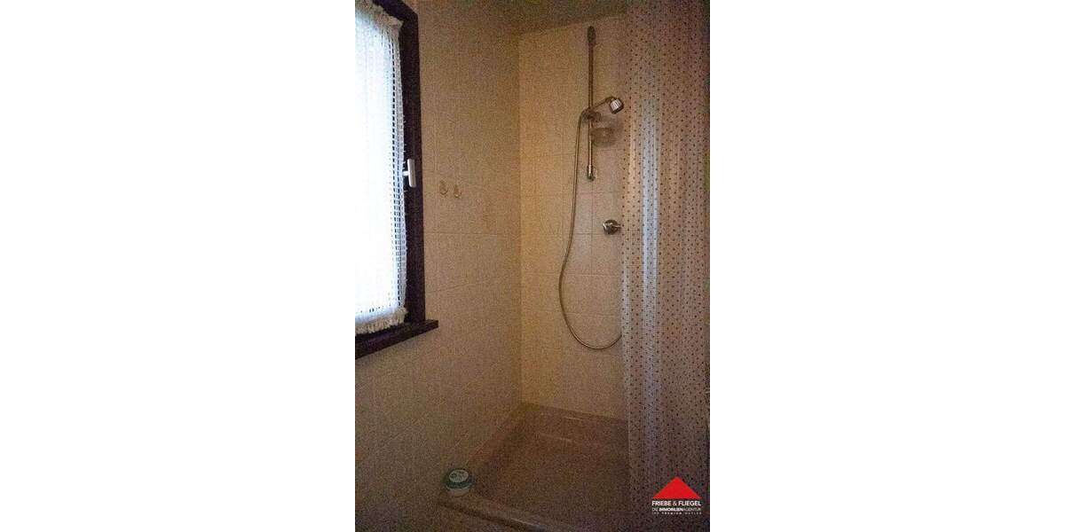 Gemütliches Wochenendhaus mit Garage in Meinerzhagen-Haumche - Mehrfamilienhaus, Wohnhaus Meinerzhagen Valbert | Angebot:24874190