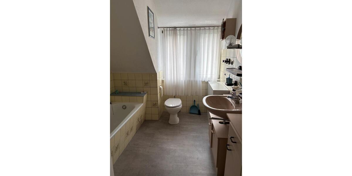 Dachgeschoßwohnung Gummersbach Berstig Süd - 4 Zimmer, 108 m&sup2;, 900&euro; | Angebot:27543516