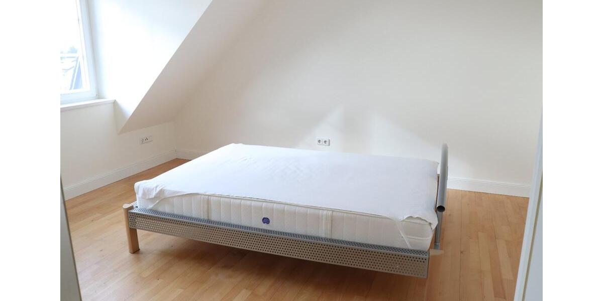 Dachgeschoßwohnung Overath - 2.5 Zimmer, 74 m&sup2;, 860&euro; | Angebot:27605581