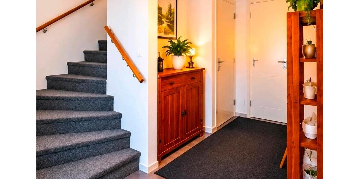 Dachgeschoßwohnung Ruppichteroth - 3.5 Zimmer, 106 m&sup2;, 1.500&euro; | Angebot:27618429