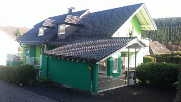 4-Parteienhaus in einem Doppelhaus mit Pool und Garten - Einfamilienhaus Freudenberg-Alchen | Angebot:27180773