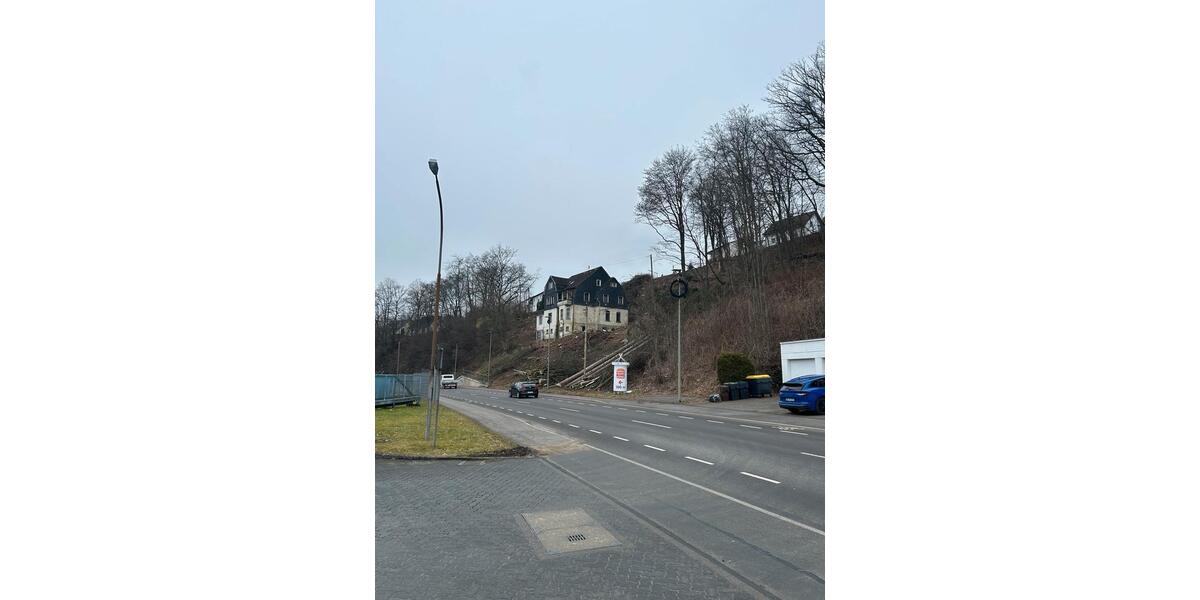 Einfamilienhaus Gummersbach Berstig Süd - 8 Zimmer, 331 m&sup2;, 135.000&euro; | Angebot:25126932