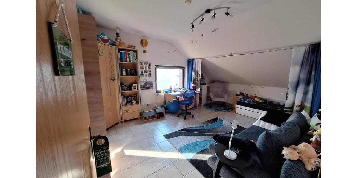 Dachgeschoßwohnung Windeck - 4 Zimmer, 117 m&sup2;, 1.050&euro; | Angebot:25805573