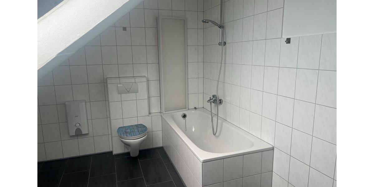 Dachgeschoßwohnung Attendorn - 1 Zimmer, 75 m&sup2;, 700&euro; | Angebot:25635950