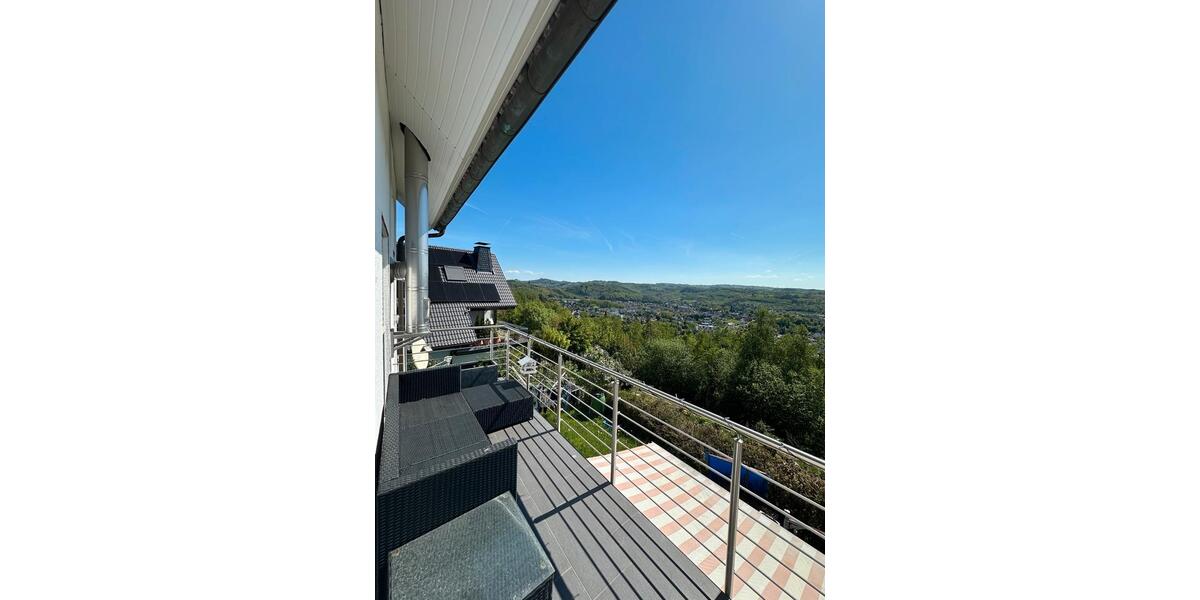 Einfamilienhaus Bergneustadt - 5 Zimmer, 180 m&sup2;, 1.700&euro; | Angebot:25998375