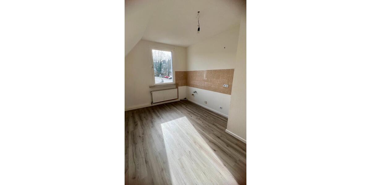 Dachgeschoßwohnung Gummersbach Berstig Süd - 3 Zimmer, 83 m&sup2;, 830&euro; | Angebot:26040287