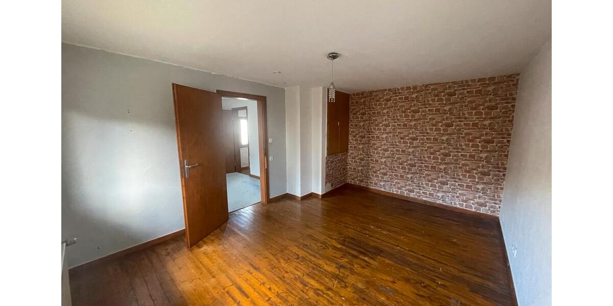 Einfamilienhaus Gummersbach Berstig Süd - 7 Zimmer, 158 m&sup2;, 179.000&euro; | Angebot:23705573