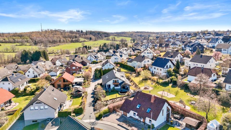 Einfamilienhaus Wenden - 7 Zimmer, 221 m&sup2;, 669.000&euro; | Angebot:26251739