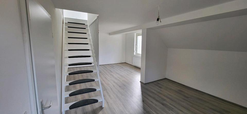 Etagenwohnung Engelskirchen - 4.5 Zimmer, 100 m&sup2;, 1.000&euro; | Angebot:25406261