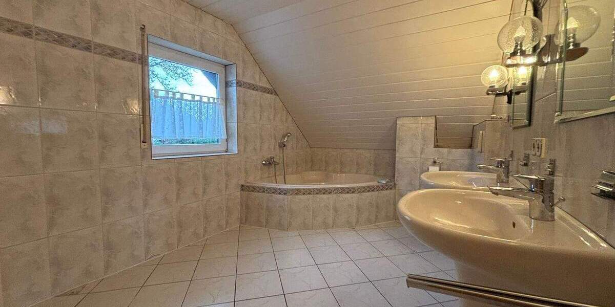 Doppelhaushälfte Reichshof Berghausen - 4 Zimmer, 145 m&sup2;, 279.000&euro; | Angebot:25796670