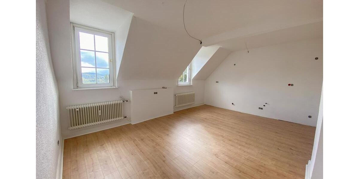 Dachgeschoßwohnung Morsbach - 4 Zimmer, 155 m&sup2;, 950&euro; | Angebot:23181341