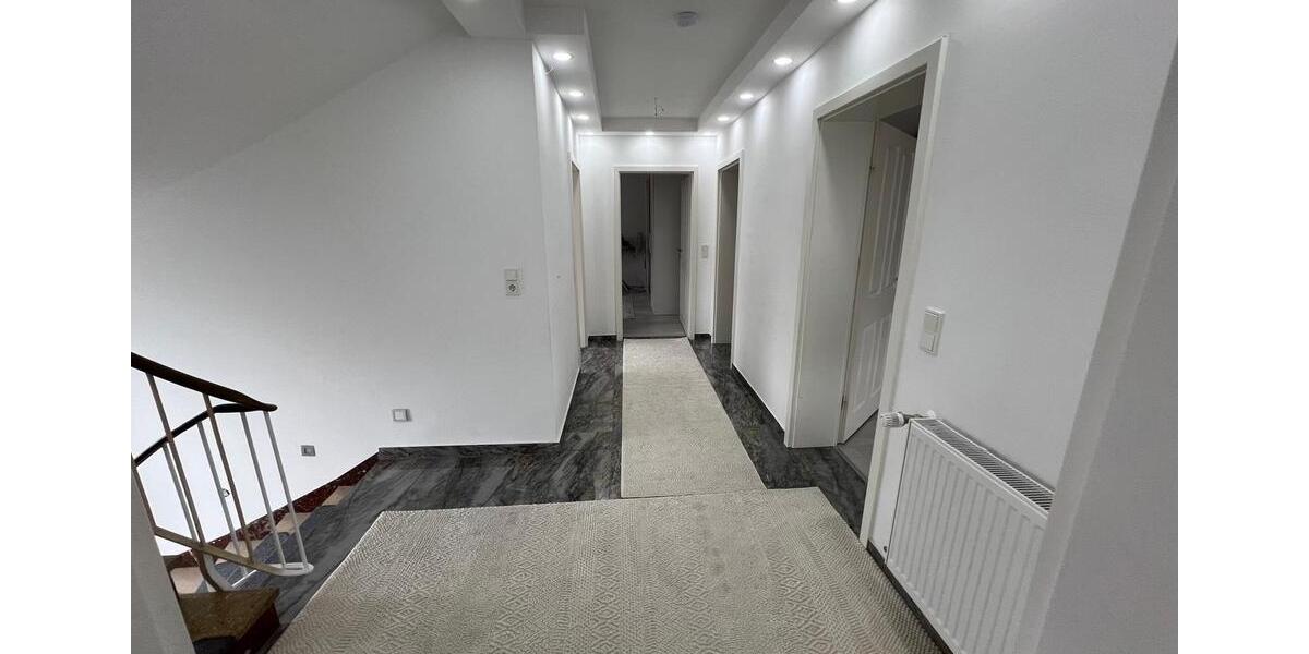 Einfamilienhaus Wissen - 7 Zimmer, 157 m&sup2;, 350.000&euro; | Angebot:25788027