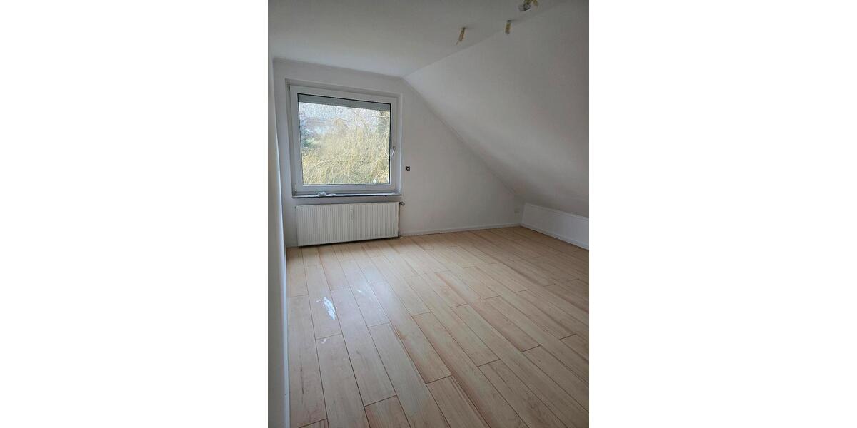 Dachgeschoßwohnung Neunkirchen-Seelscheid Seelscheid - 2 Zimmer, 78 m&sup2;, 700&euro; | Angebot:25987341