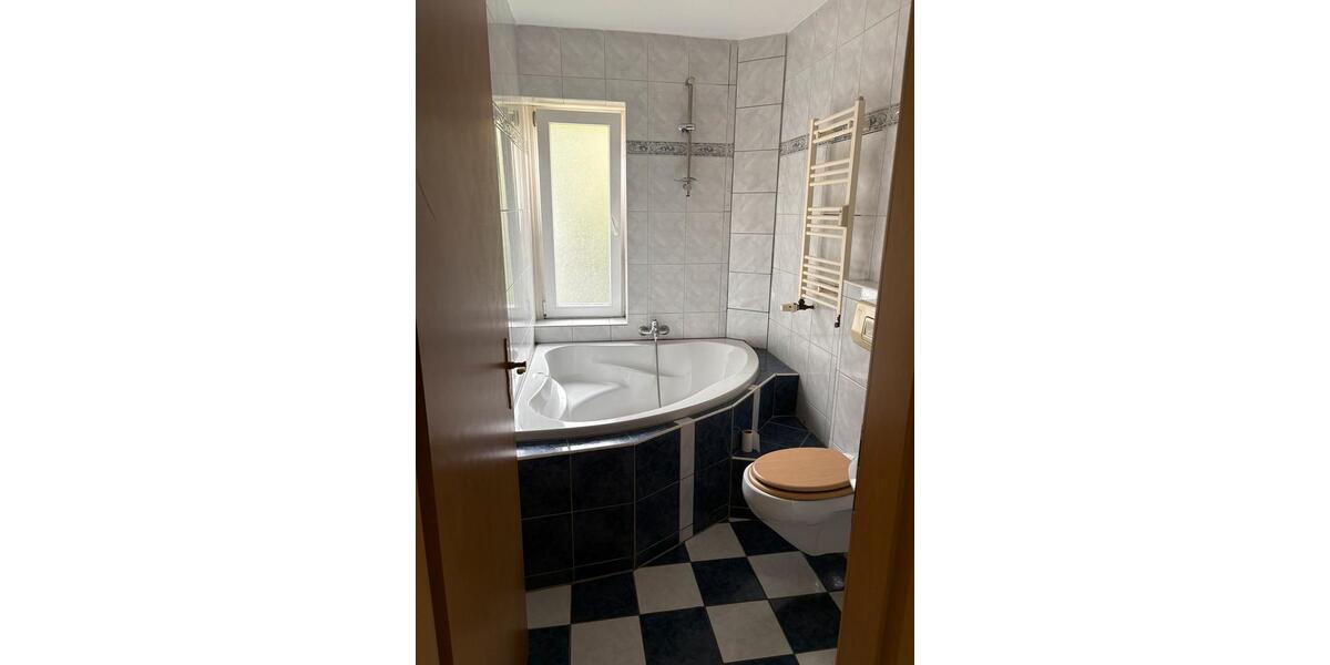 Etagenwohnung Gummersbach Berstig Süd - 1 Zimmer, 37 m&sup2;, 415&euro; | Angebot:27598067