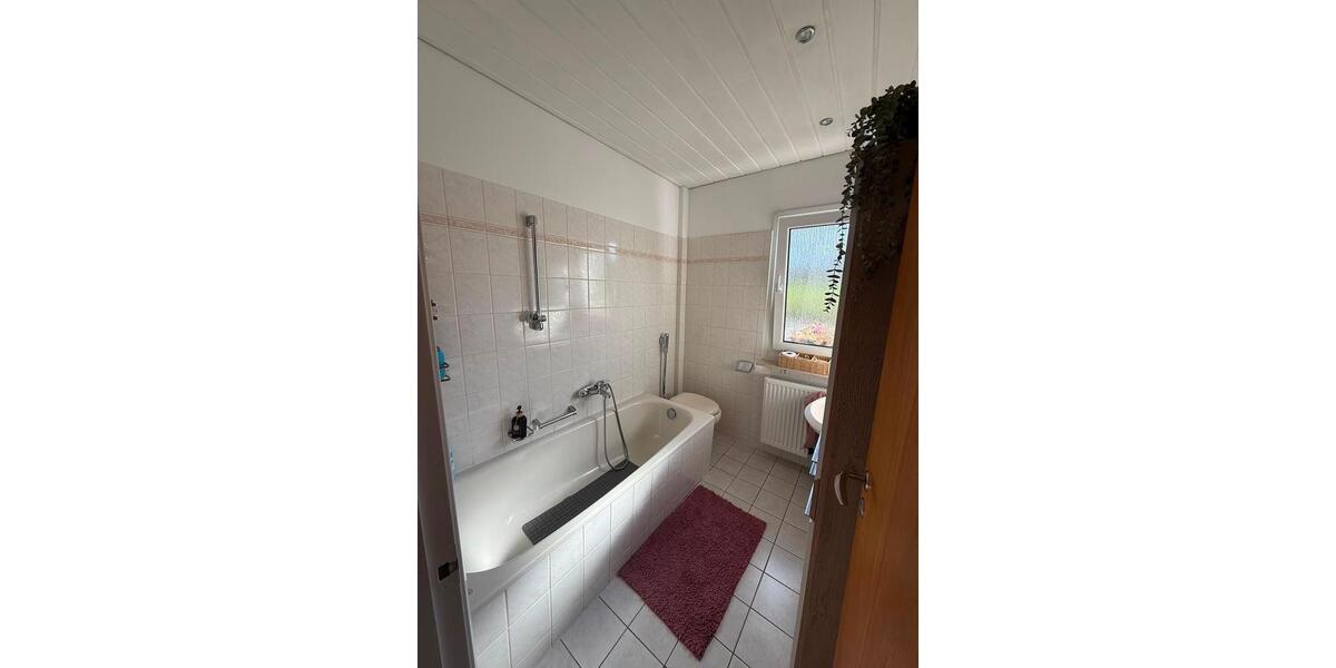 Etagenwohnung Reichshof - 3 Zimmer, 93 m&sup2;, 1.000&euro; | Angebot:27553911