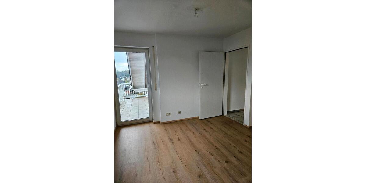 Dachgeschoßwohnung Overath - 4 Zimmer, 83 m&sup2;, 800&euro; | Angebot:25961541