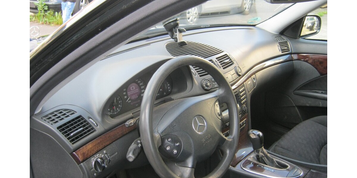 Mercedes-Benz E 220 CDI 288.000 km 1.999 &euro; Bergneustadt 51702