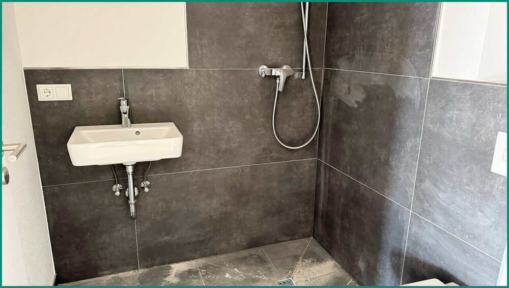 NEUBAU-ERSTBEZUG: MODERNE 3-ZIMMER-WOHNUNG MIT AUFZUG, GROSSEM BALKON UND PKW-STELLPLATZ IN RADEVORM - Etagenwohnung Radevormwald Karthausen | Angebot:26698012