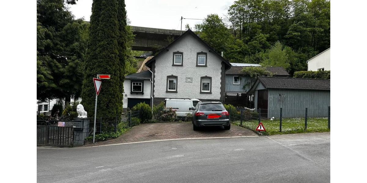 Einfamilienhaus Gummersbach Berstig Süd - 8 Zimmer, 183 m&sup2;, 360.000&euro; | Angebot:26613918
