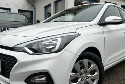 Hyundai i20 108.000 km 9.449 &euro; Gummersbach (Zwischen Toom Markt und ATU) 51645