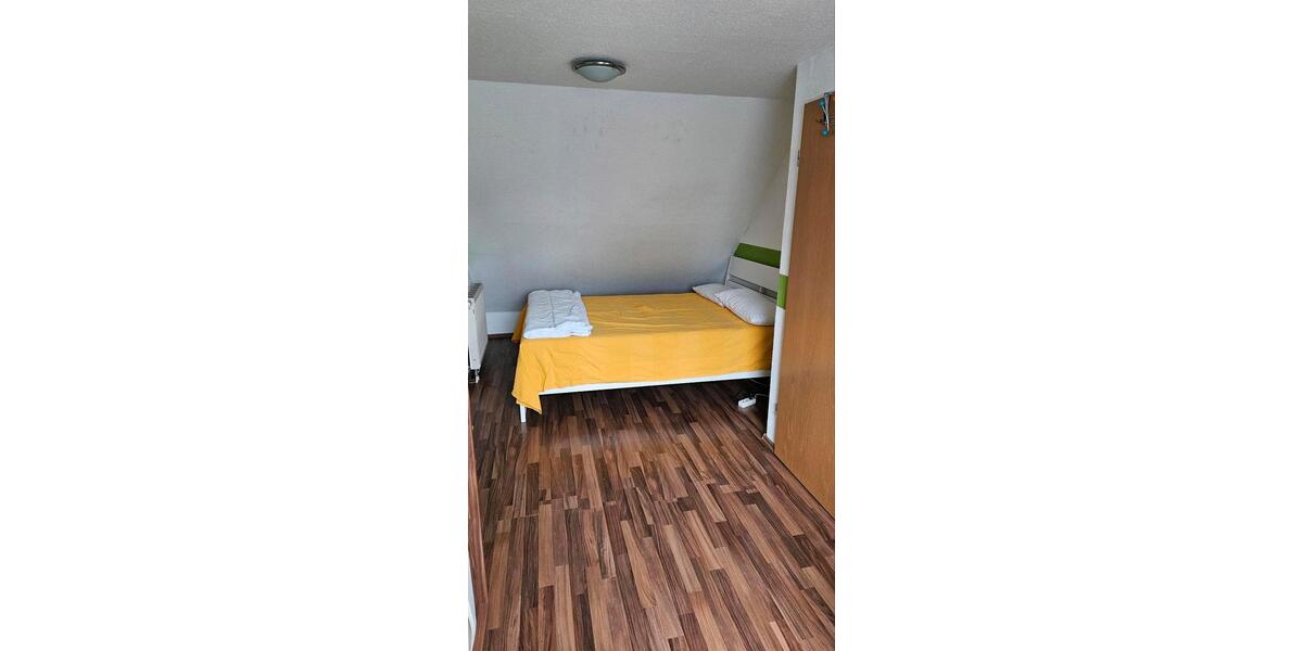 Dachgeschoßwohnung Gummersbach Berstig Süd - 1 Zimmer, 20 m&sup2;, 400&euro; | Angebot:25810556