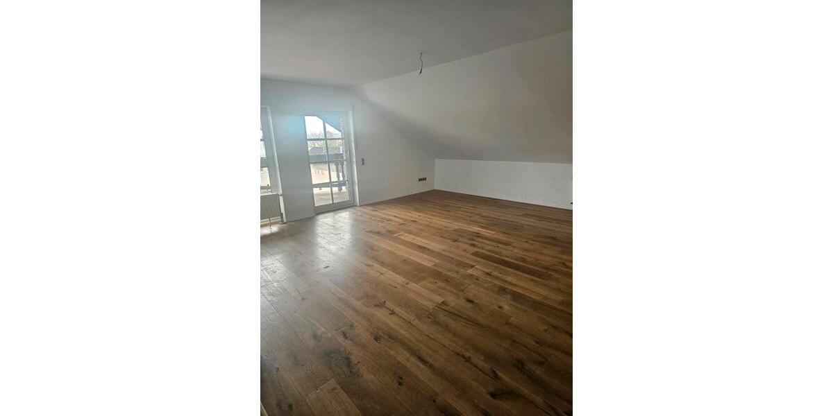 Dachgeschoßwohnung Windeck - 3 Zimmer, 85 m&sup2;, 980&euro; | Angebot:26044654