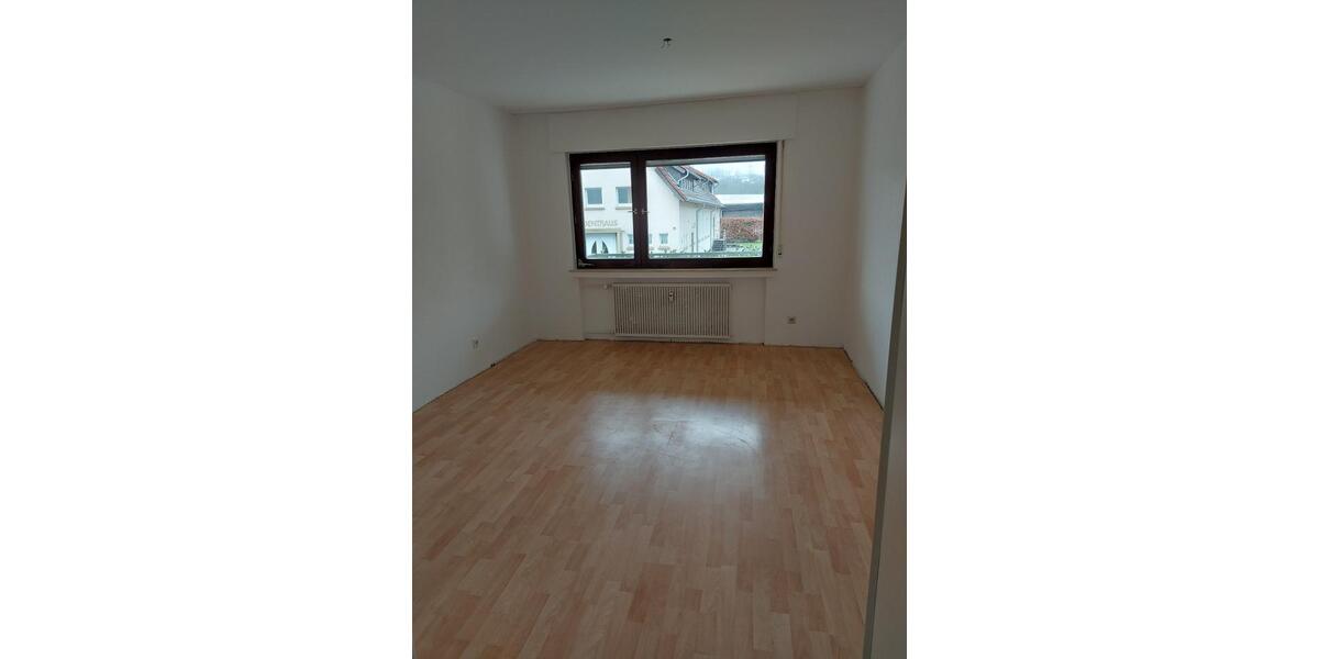 Hochparterre Gummersbach Berstig Süd - 2 Zimmer, 75 m&sup2;, 590&euro; | Angebot:25633250