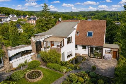Haus Morsbach - 8 Zimmer, 207 m&sup2;, 384.000&euro; | Angebot:27096834