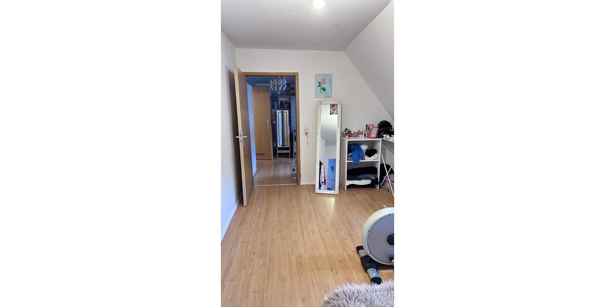 Dachgeschoßwohnung Waldbröl - 4 Zimmer, 80 m&sup2;, 600&euro; | Angebot:25921643