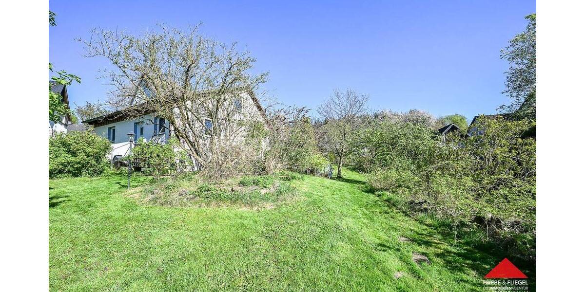 Freistehendes Einfamilienhaus mit Garage, Nebengebäuden und großem Grundstück - Einfamilienhaus Meinerzhagen | Angebot:26677309